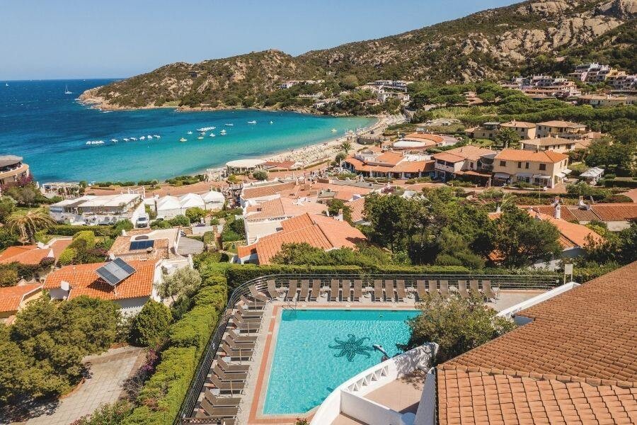 Hotel_Mon_Repos_pool_web.jpg