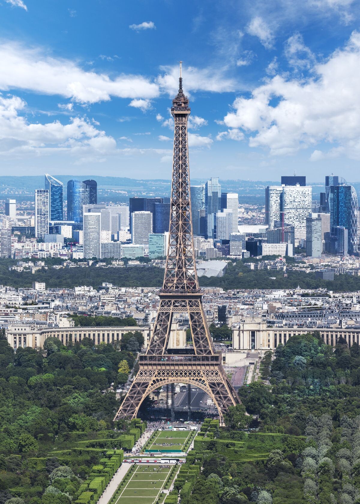 1Eifelturm_AdobeStock_65232441
