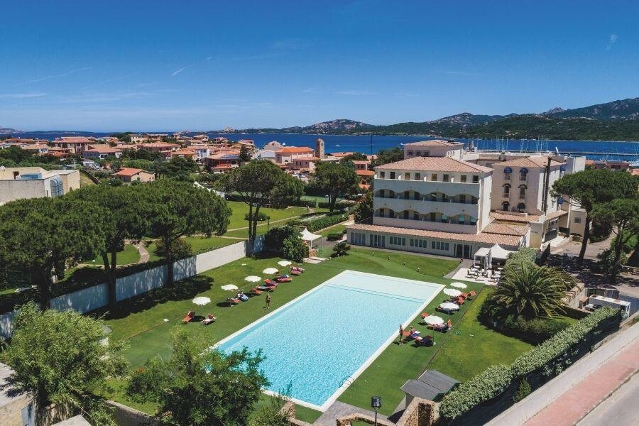 Hotel_momento_AHR_Baja_pool2_web.jpg