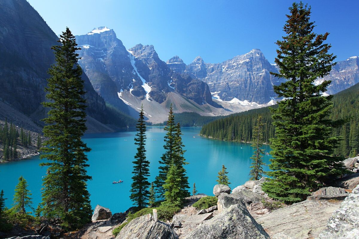 1Moraine_Lake_AdobeStock_85477203