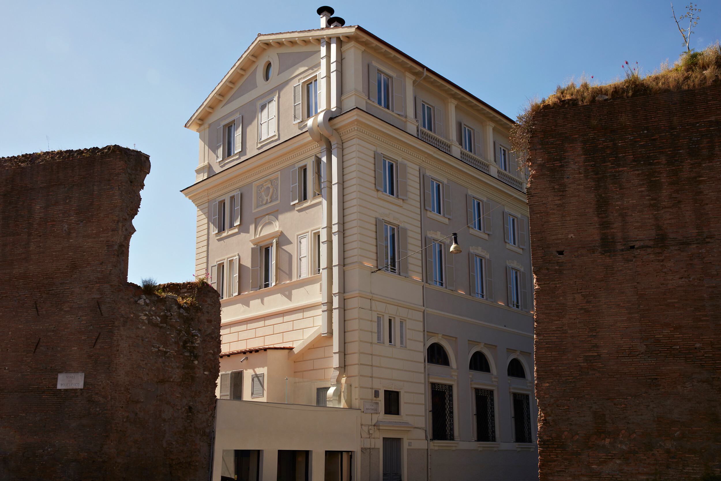 01_h_roma_The_Building_facade_IF.jpg