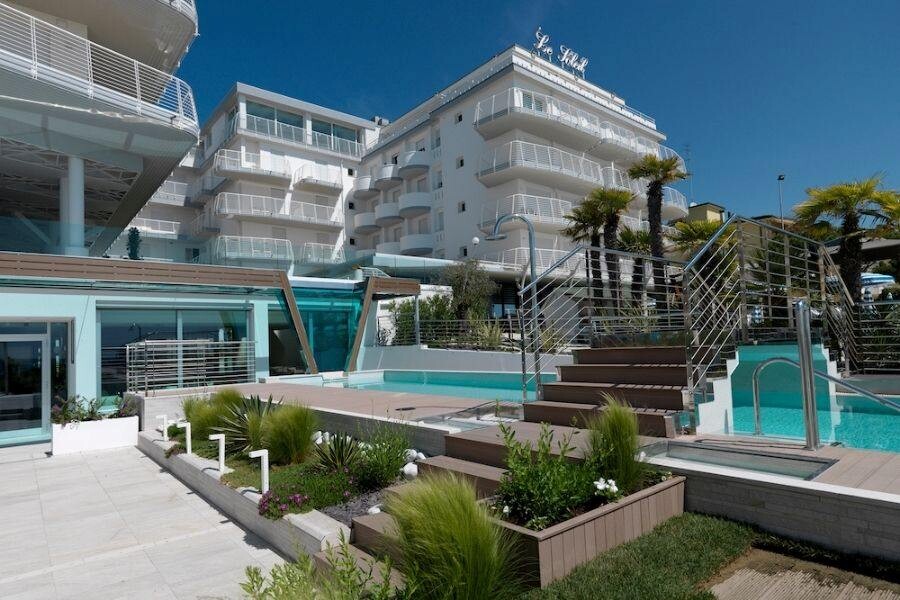 Le_Soleil_Pool_web.jpg