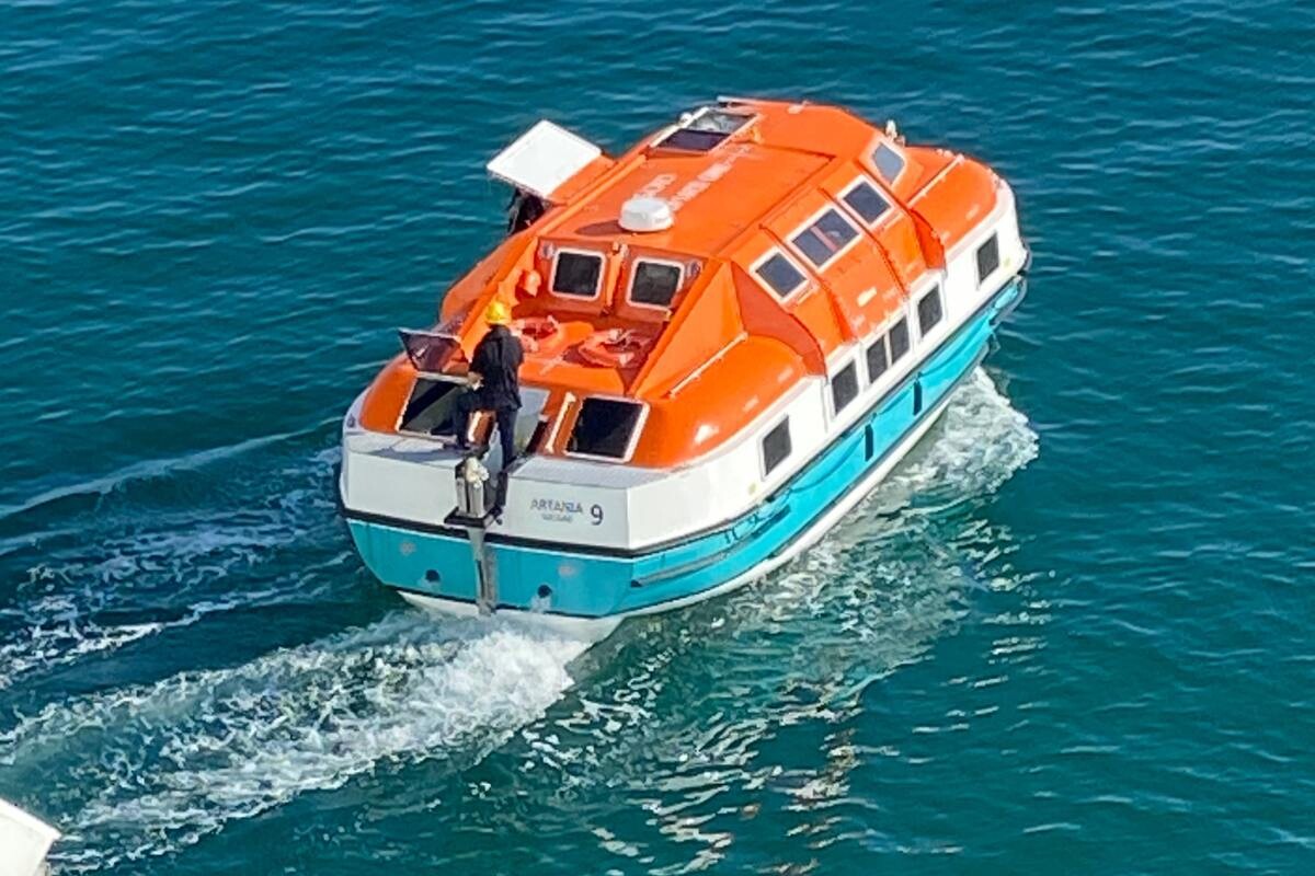 Das Tenderboot der MS Artania