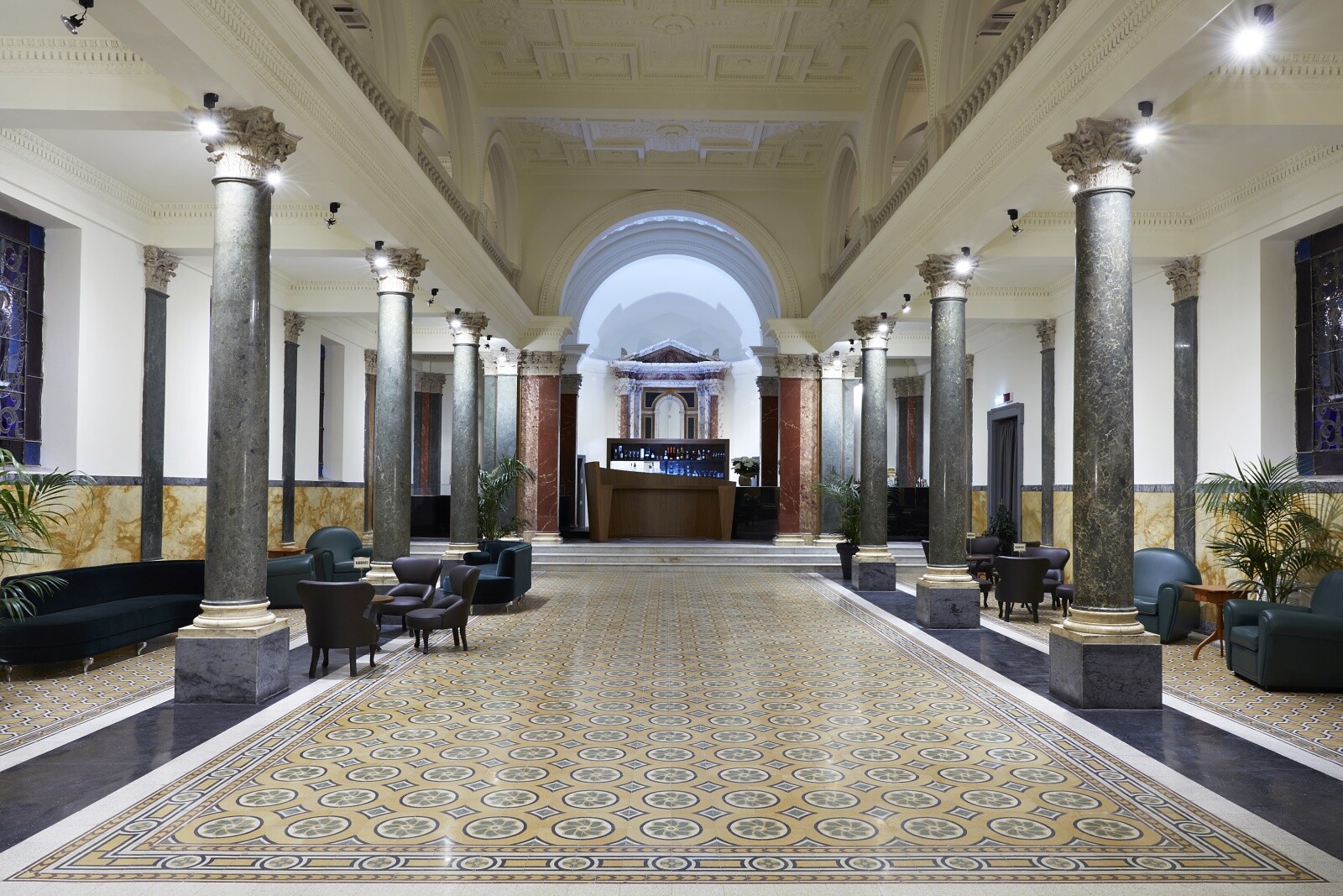 01_h_roma_The_Building_lobby.jpg